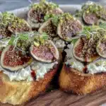 fresh fig and honey ricotta crostini - featured image